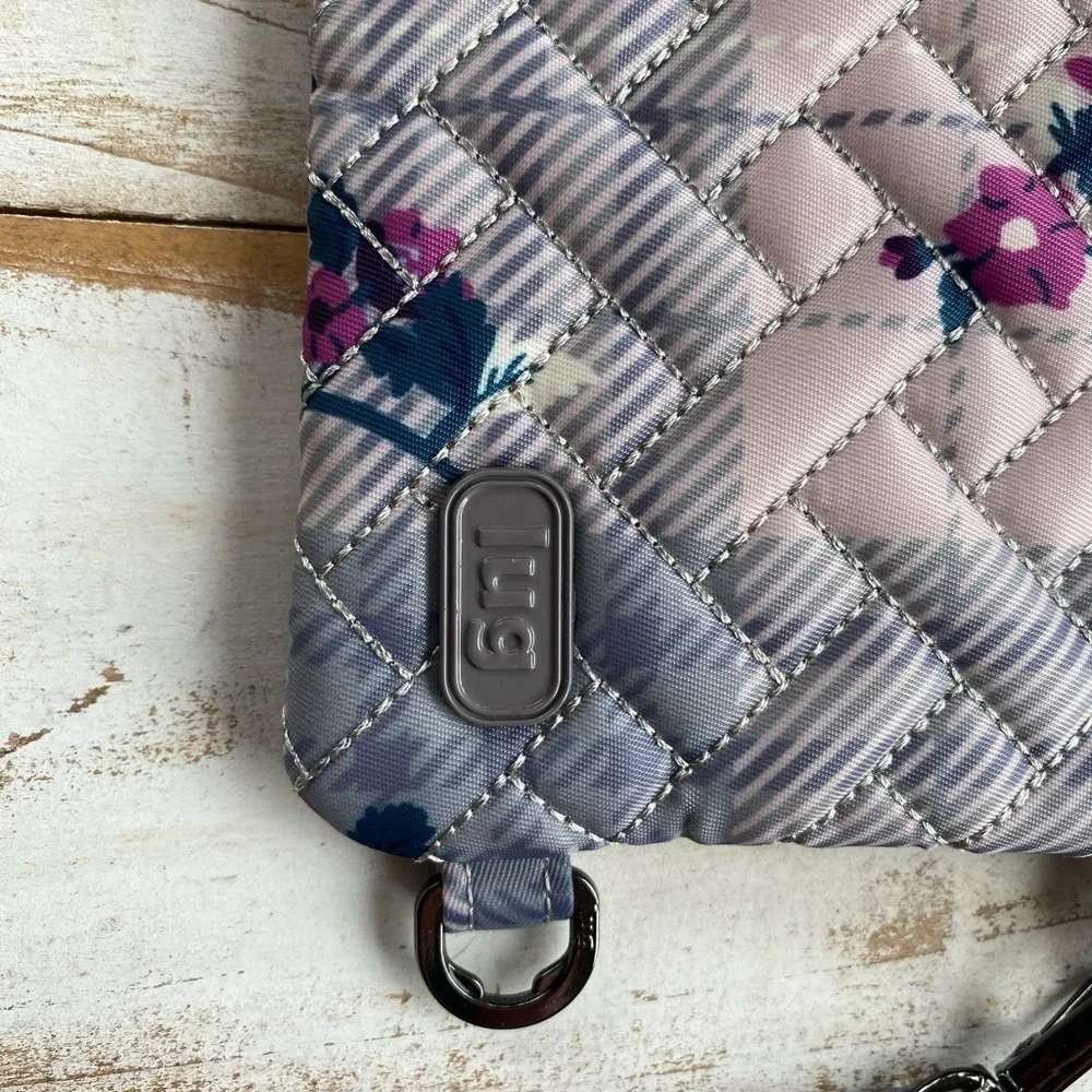 LUG Peekaboo Quilted Wristlet MINT wallet purse casual travel NWOT